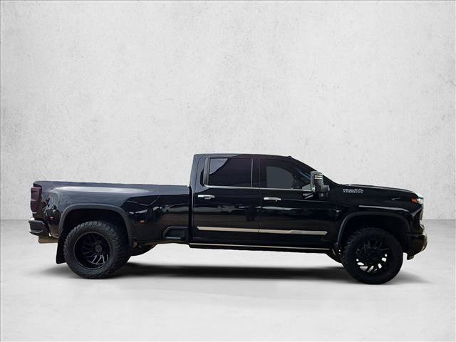 Used 2024 Chevrolet Silverado 3500 High Country w/ High Country Premium Package AWD/4WD image 4