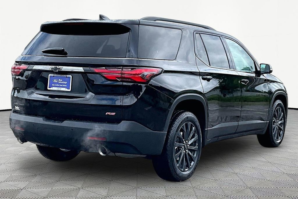 Used 2022 Chevrolet Traverse RS FWD image 2