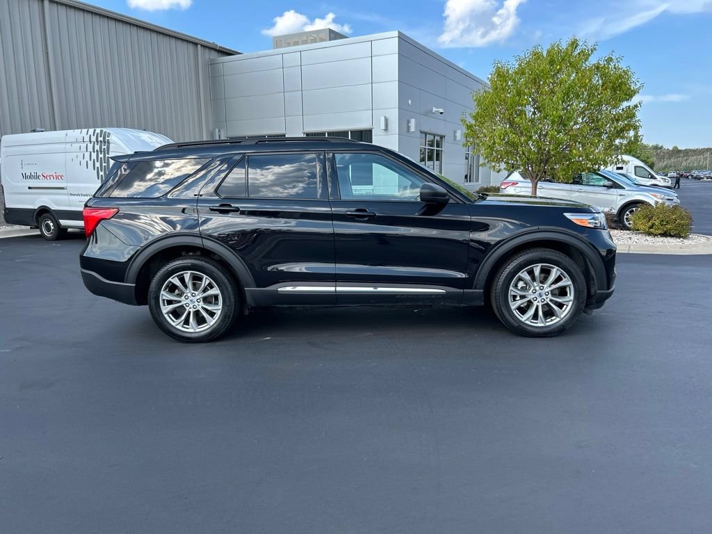 Certified 2023 Ford Explorer XLT w/ Equipment Group 202A AWD/4WD image 5