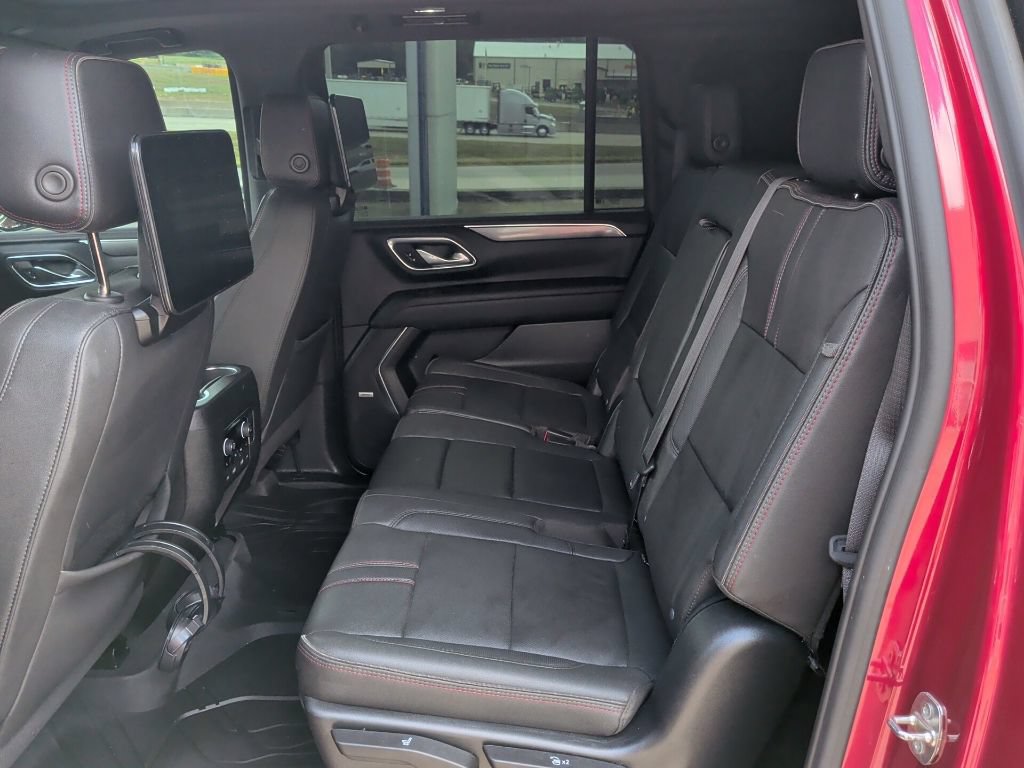 Used 2023 Chevrolet Suburban RST w/ Luxury Package AWD/4WD image 10