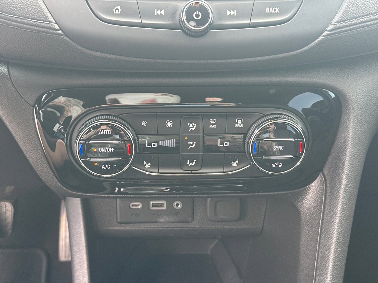 Used 2023 Buick Encore GX Select FWD image 32