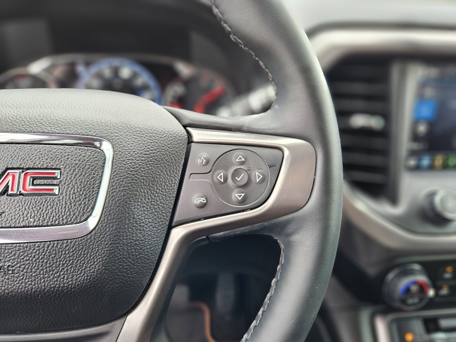 Used 2023 GMC Acadia AT4 w/ Technology Package image 29