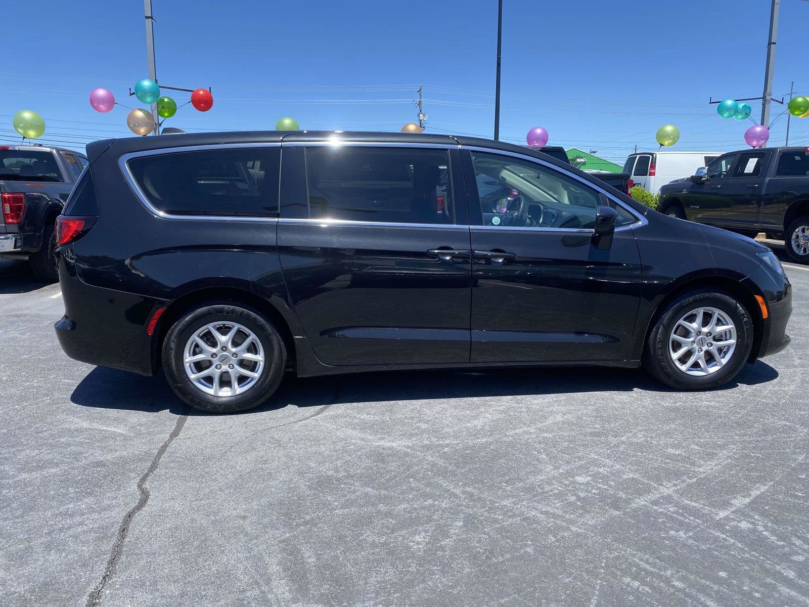 Used 2022 Chrysler Voyager LX FWD image 8