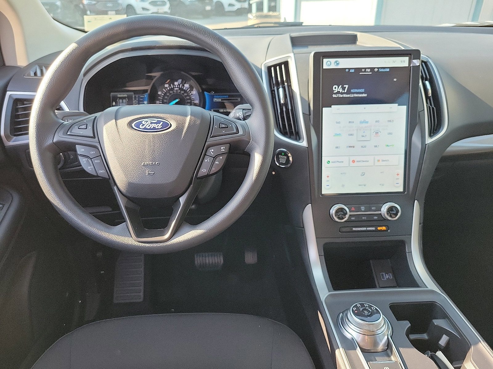 Certified 2024 Ford Edge SE w/ Black Appearance Package image 6