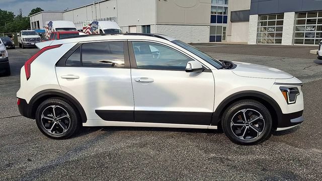Used 2023 Kia Niro EX FWD image 9