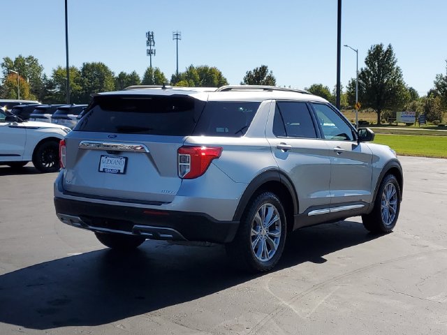 Certified 2024 Ford Explorer XLT w/ Equipment Group 202A AWD/4WD image 3