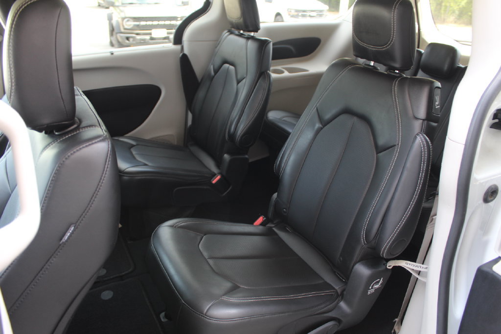 Used 2024 Chrysler Pacifica Touring-L FWD image 32