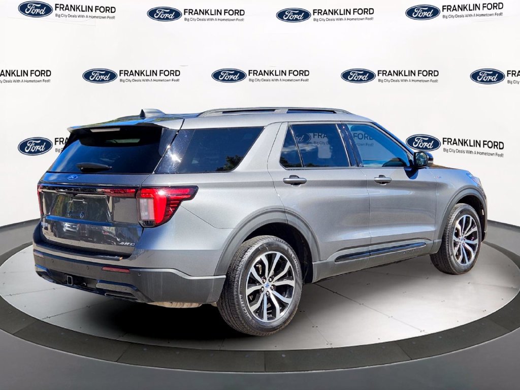Certified 2025 Ford Explorer ST-Line AWD/4WD image 5