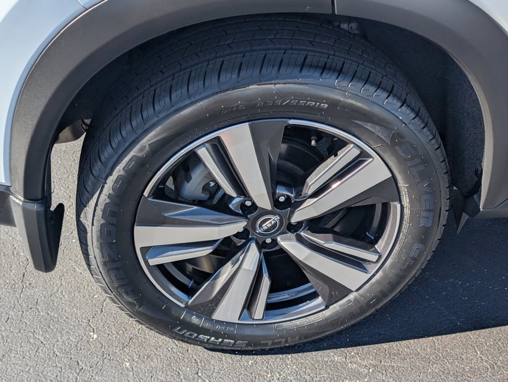 Used 2024 Nissan Rogue SL AWD/4WD image 24
