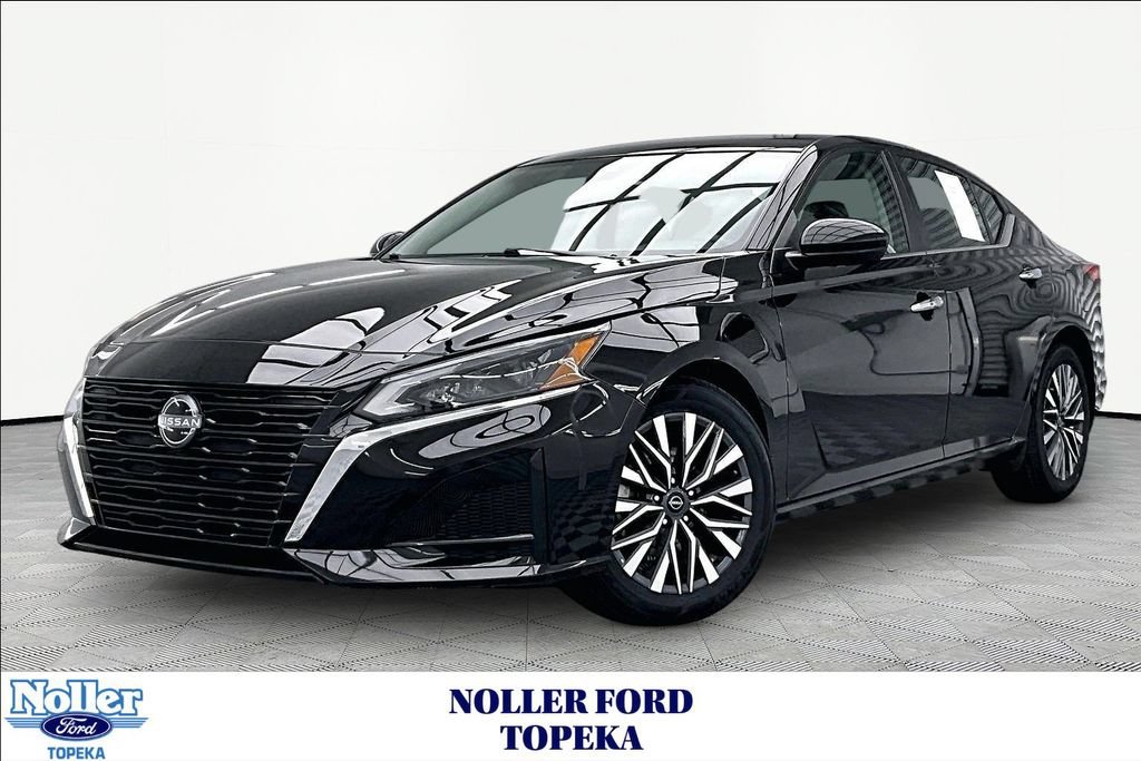 Used 2023 Nissan Altima 2.5 SV