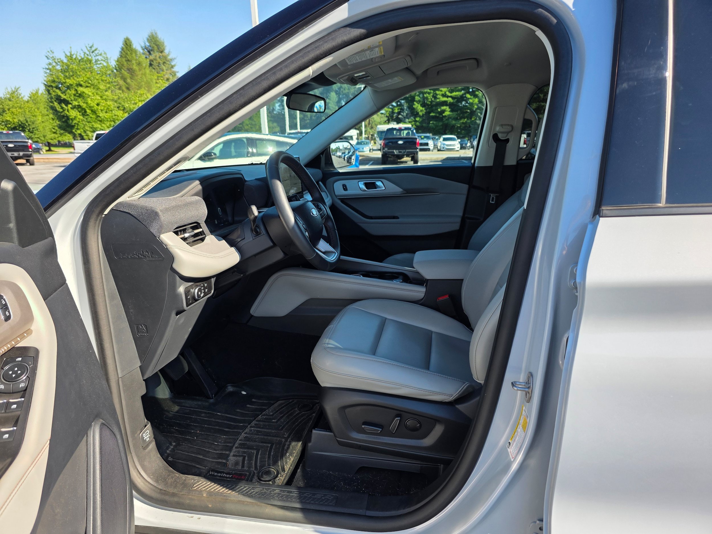 Certified 2025 Ford Explorer Active w/ Active Comfort Package AWD/4WD image 20