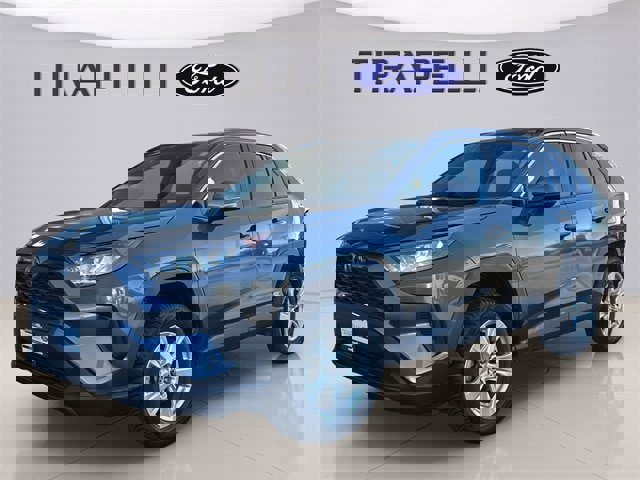 Used 2019 Toyota RAV4 LE image 2