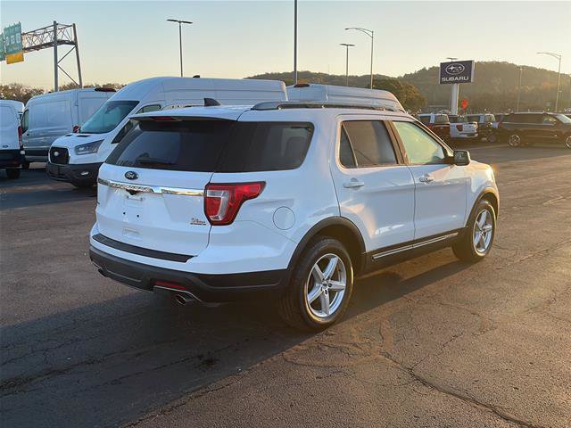 Certified 2018 Ford Explorer XLT FWD image 5