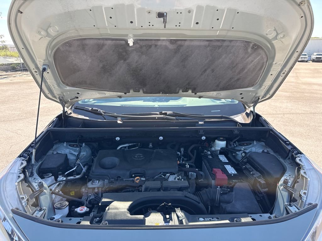 Used 2021 Toyota RAV4 XLE Premium image 28