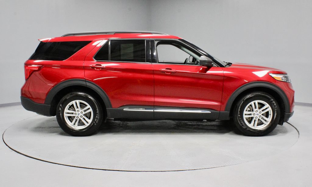 Certified 2023 Ford Explorer XLT w/ Equipment Group 202A AWD/4WD image 6