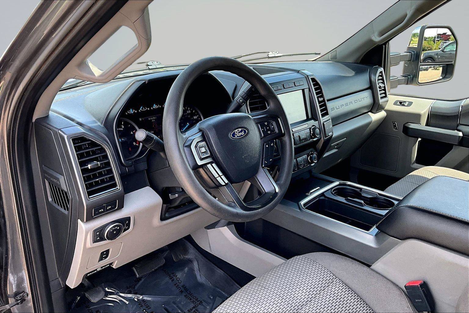 Certified 2020 Ford F250 XLT w/ XLT Premium Package AWD/4WD image 15
