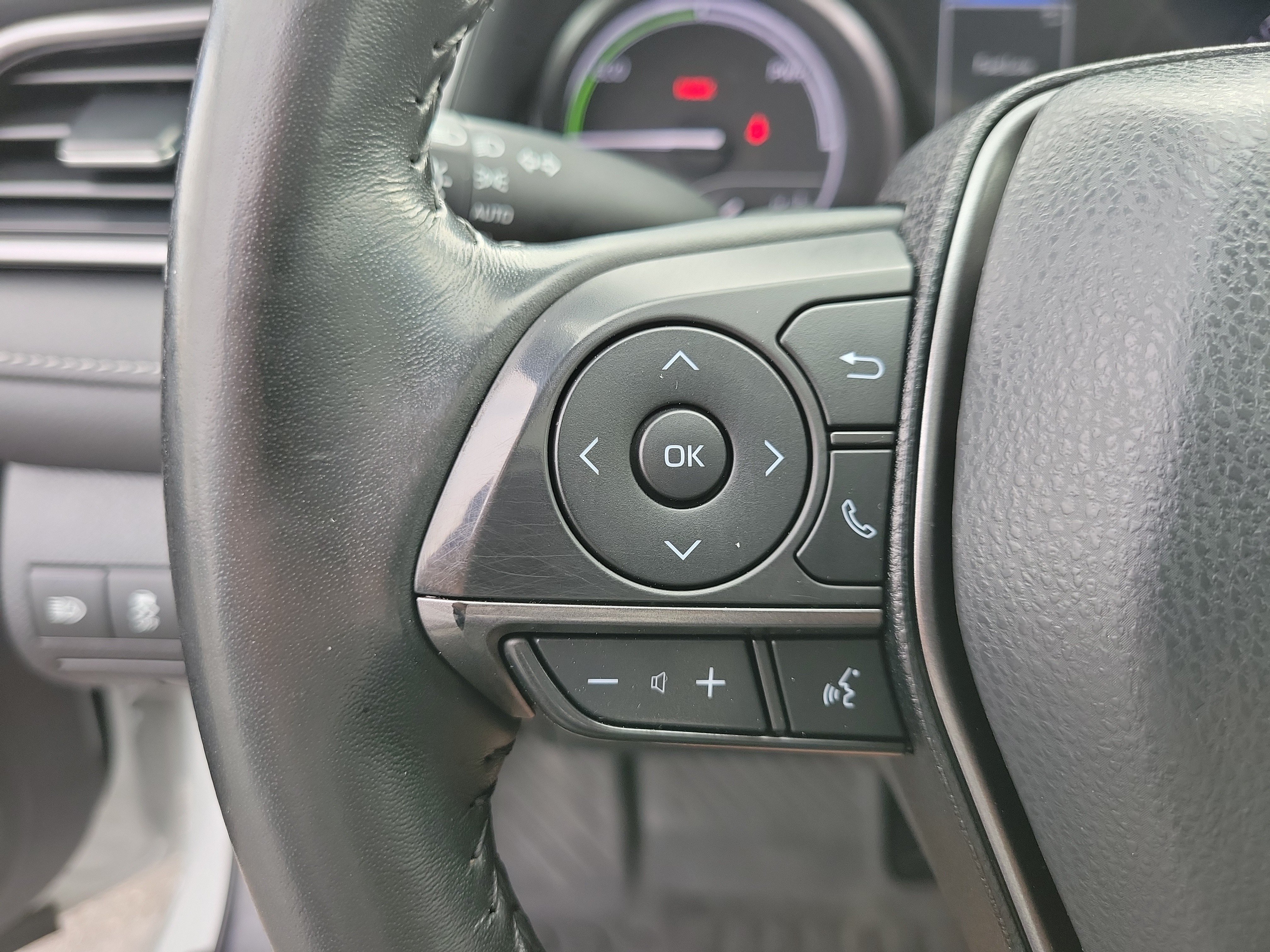 Used 2024 Toyota Camry SE w/ Audio Upgrade Package FWD image 5