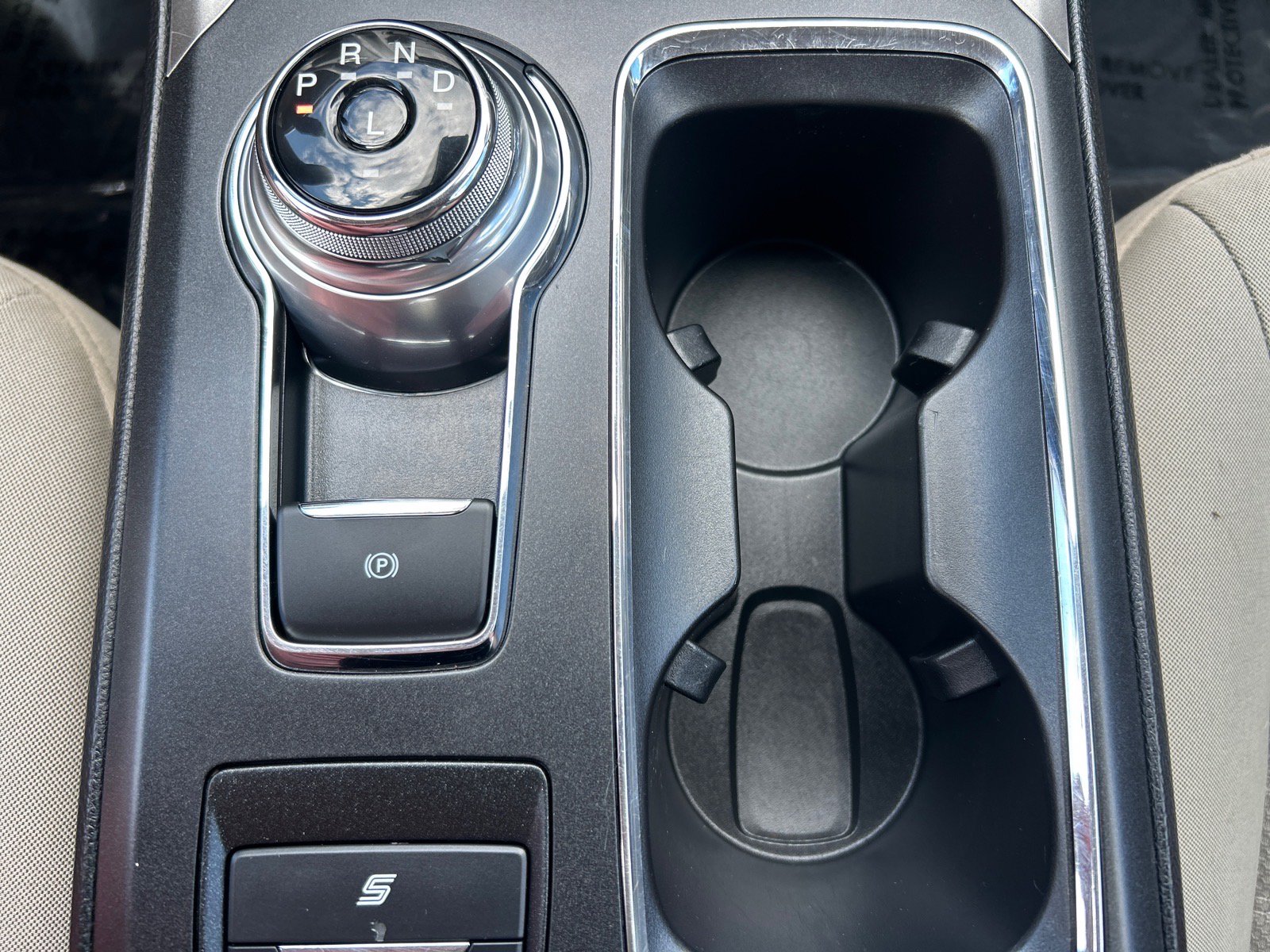 Certified 2020 Ford Fusion SE FWD image 26