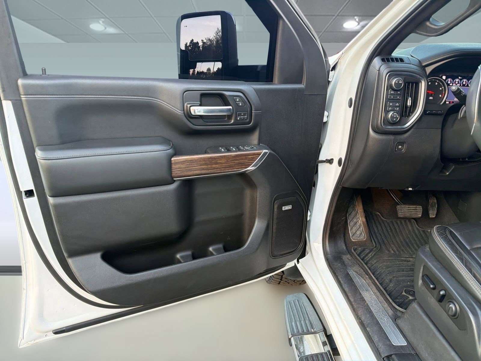 Used 2020 Chevrolet Silverado 2500 High Country w/ Technology Package image 21