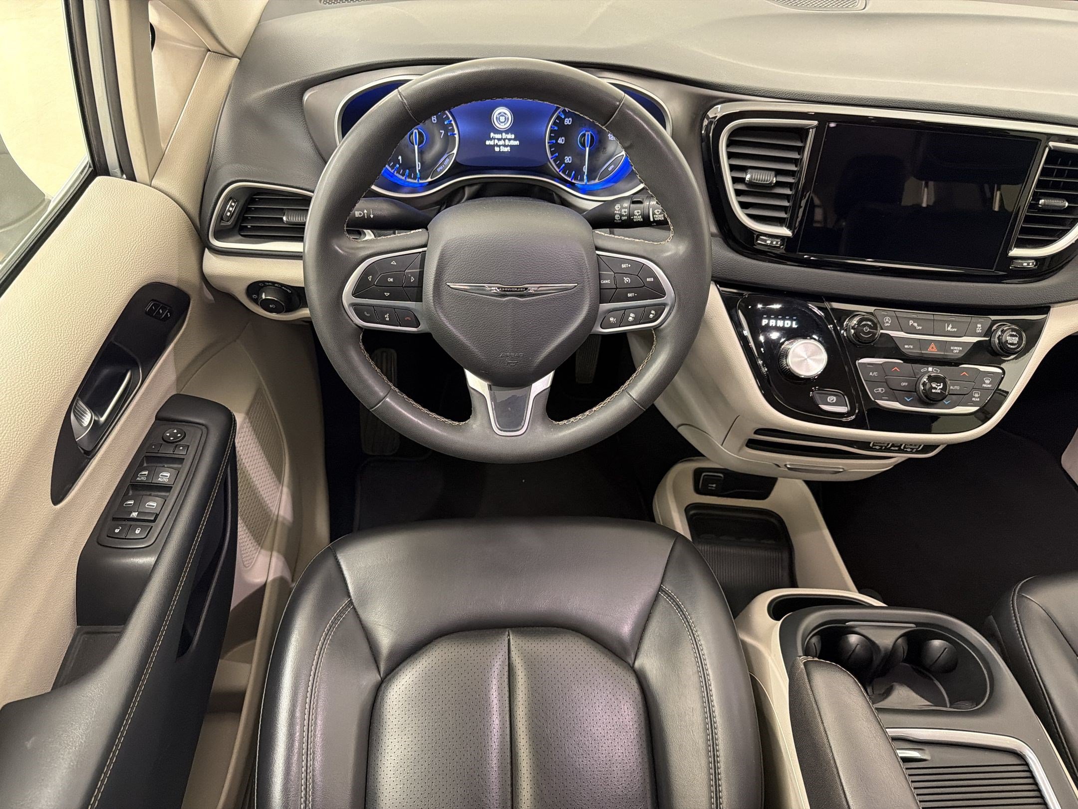 Used 2023 Chrysler Pacifica Touring-L FWD image 15