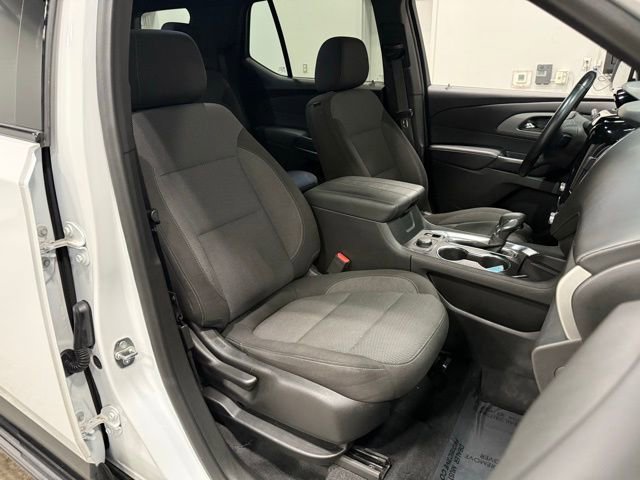 Used 2022 Chevrolet Traverse LT image 39