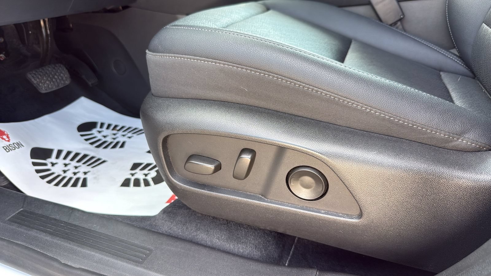 Used 2025 Chevrolet Equinox LT w/ Convenience Package II FWD image 10