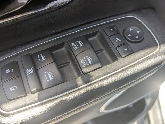 Used 2022 RAM 1500 Laramie AWD/4WD image 12