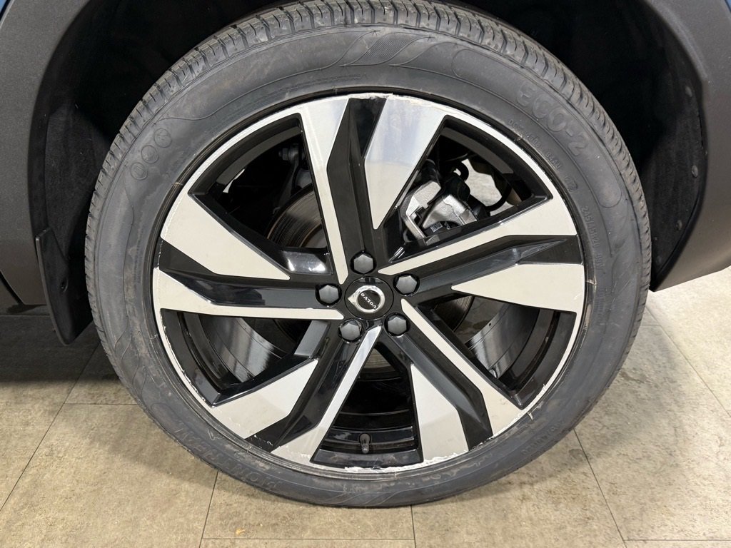 Used 2023 Volvo XC40 B5 Plus w/ Protection Package Premier image 14