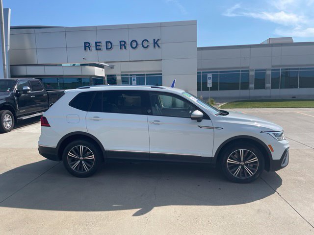 Used 2024 Volkswagen Tiguan Wolfsburg Edition AWD/4WD image 3