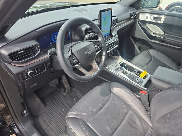 Certified 2023 Ford Explorer Platinum w/ Technology Package AWD/4WD image 15