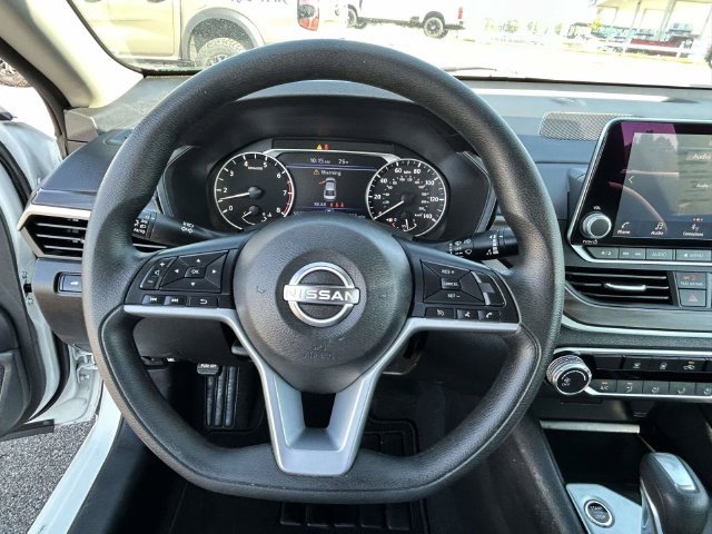 Used 2025 Nissan Altima 2.5 SV FWD image 33