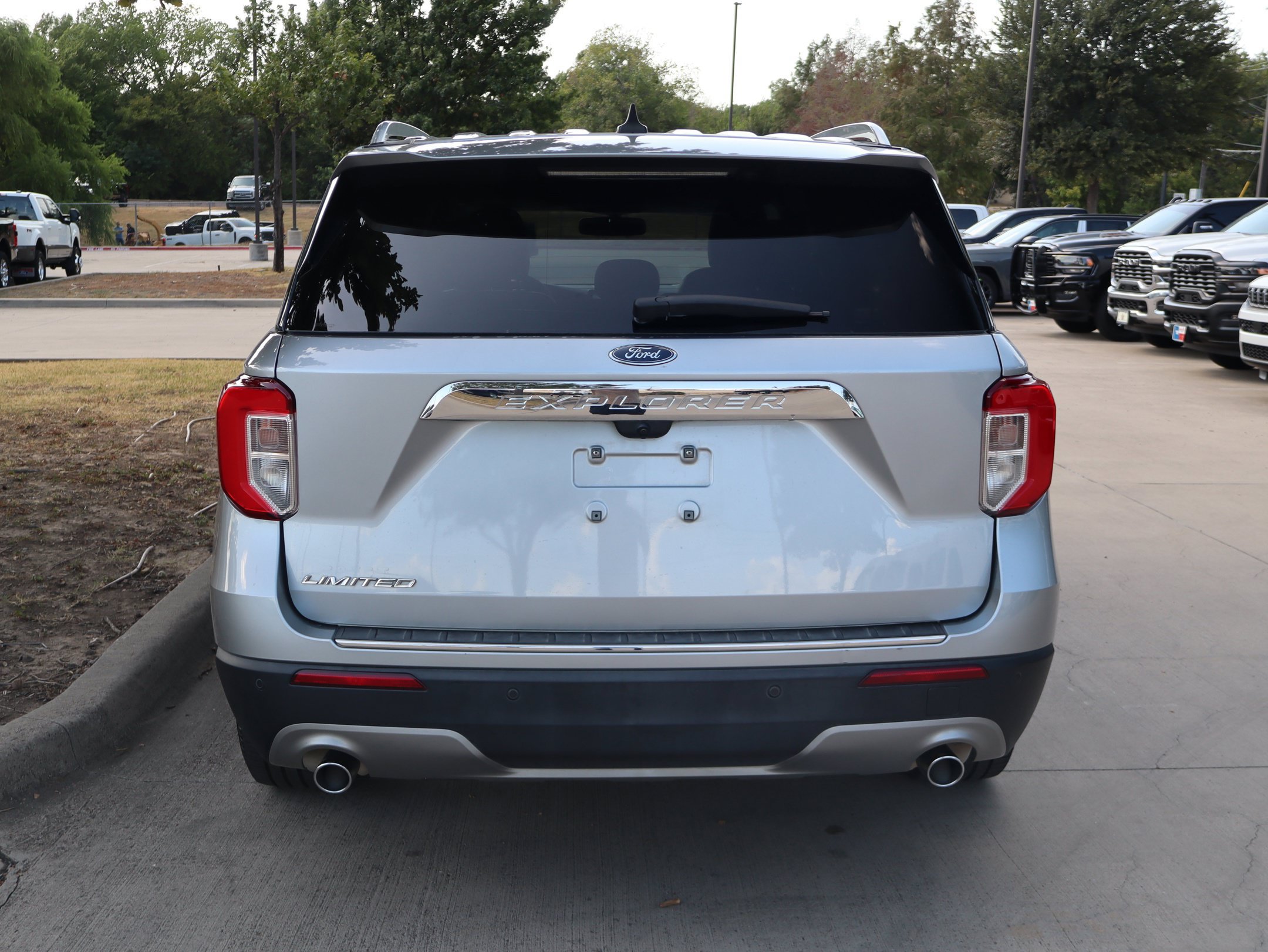 Certified 2022 Ford Explorer Limited RWD image 4