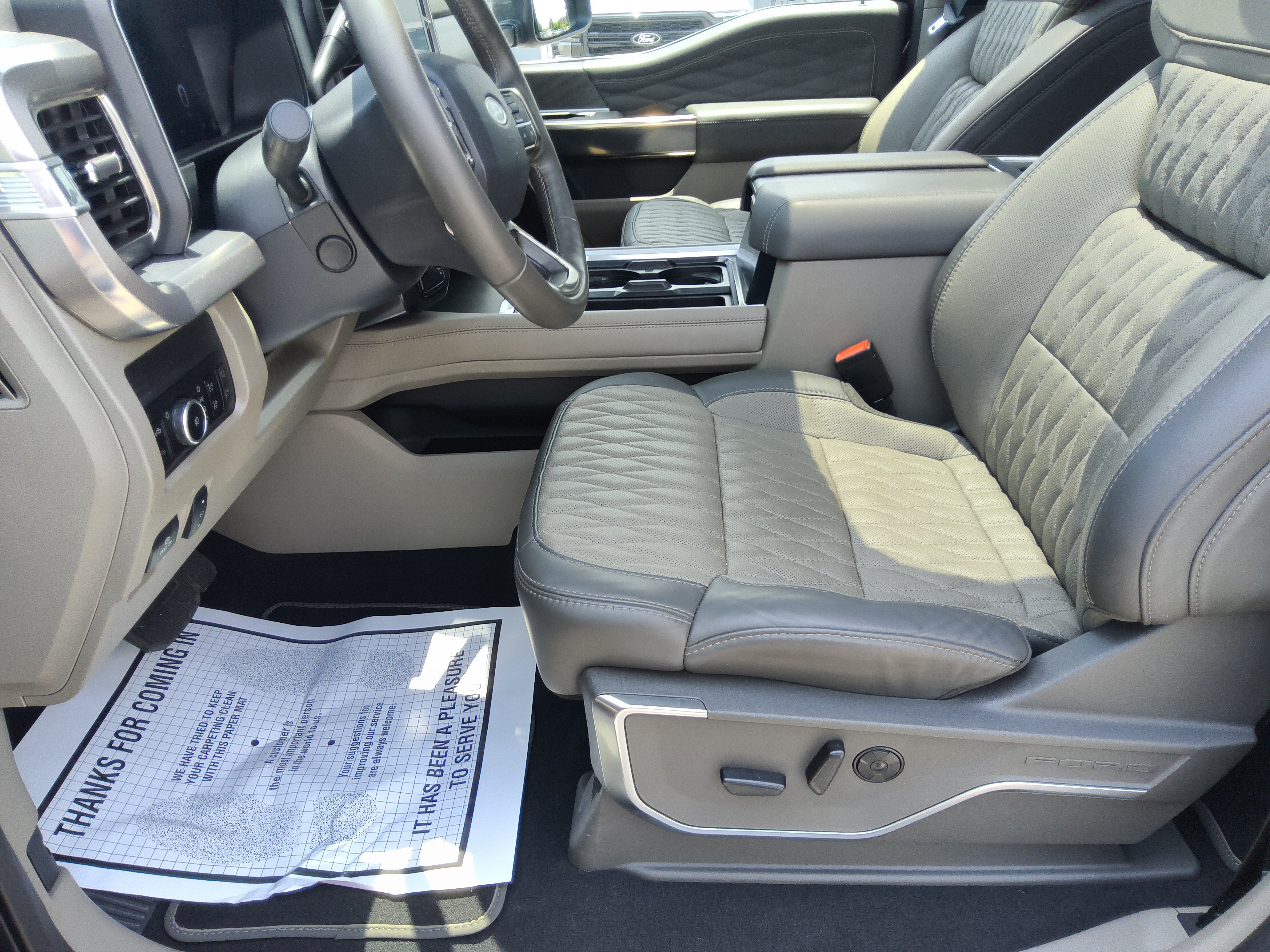 Certified 2025 Ford F450 Platinum w/ Platinum Plus Package AWD/4WD image 17