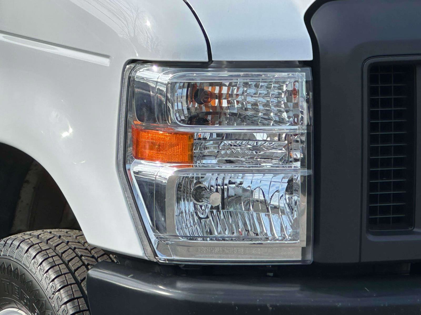 Certified 2024 Ford E-450 and Econoline 450 Super Duty w/ Power Windows & Locks Group image 8