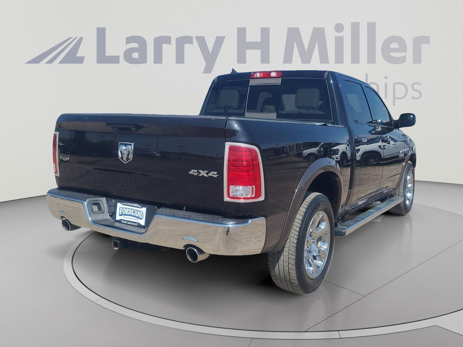 Used 2018 RAM 1500 Laramie w/ Convenience Group AWD/4WD image 5