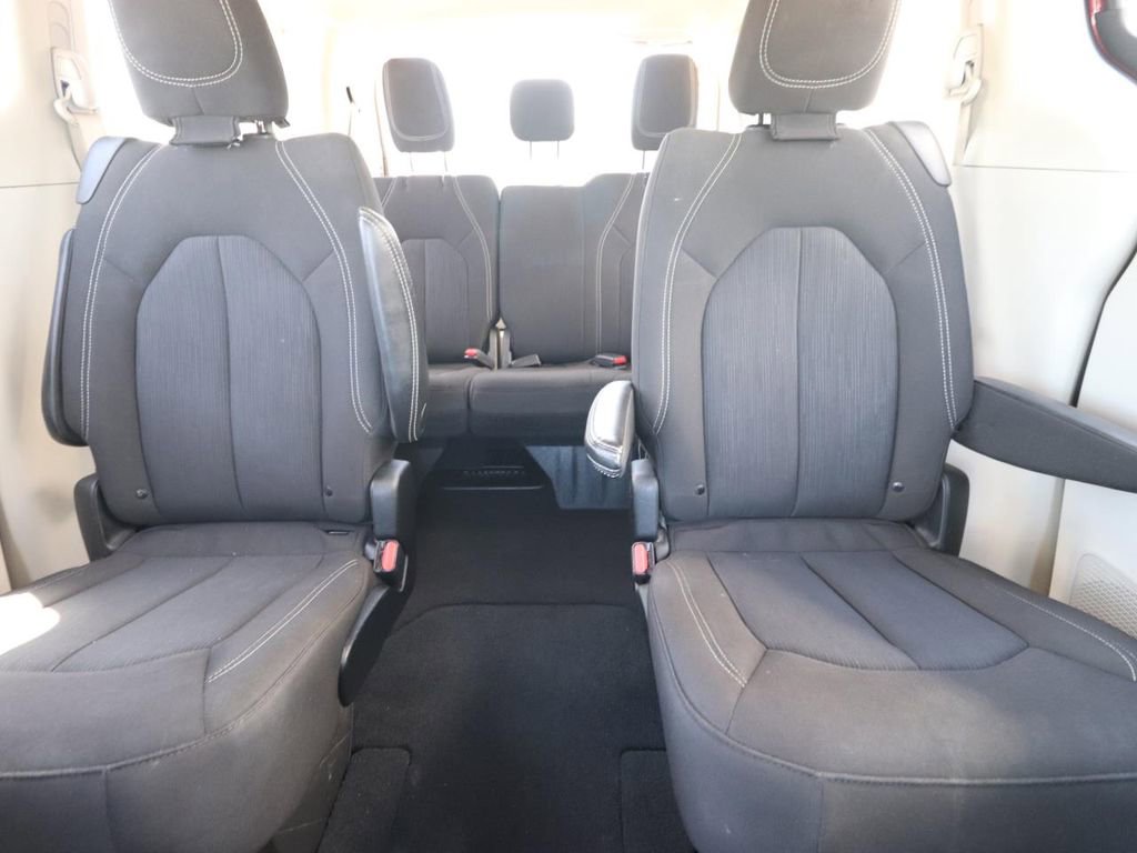 Used 2023 Chrysler Voyager LX FWD image 9