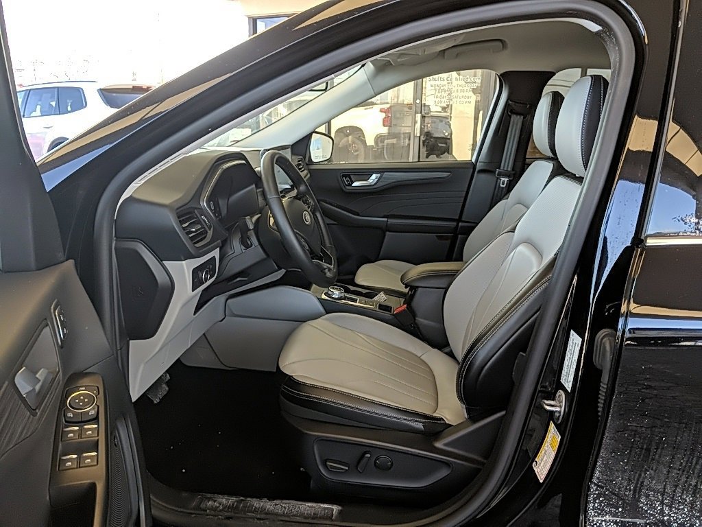 Certified 2025 Ford Escape Platinum w/ Premium Technology Package image 10