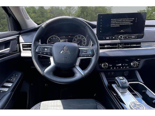 Used 2025 Mitsubishi Outlander SE FWD image 8