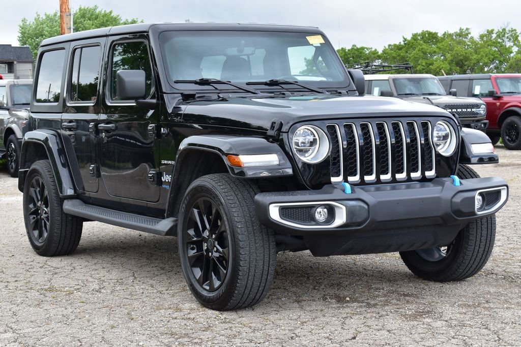 Used 2022 Jeep Wrangler Unlimited Sahara w/ Cold Weather Group AWD/4WD image 3