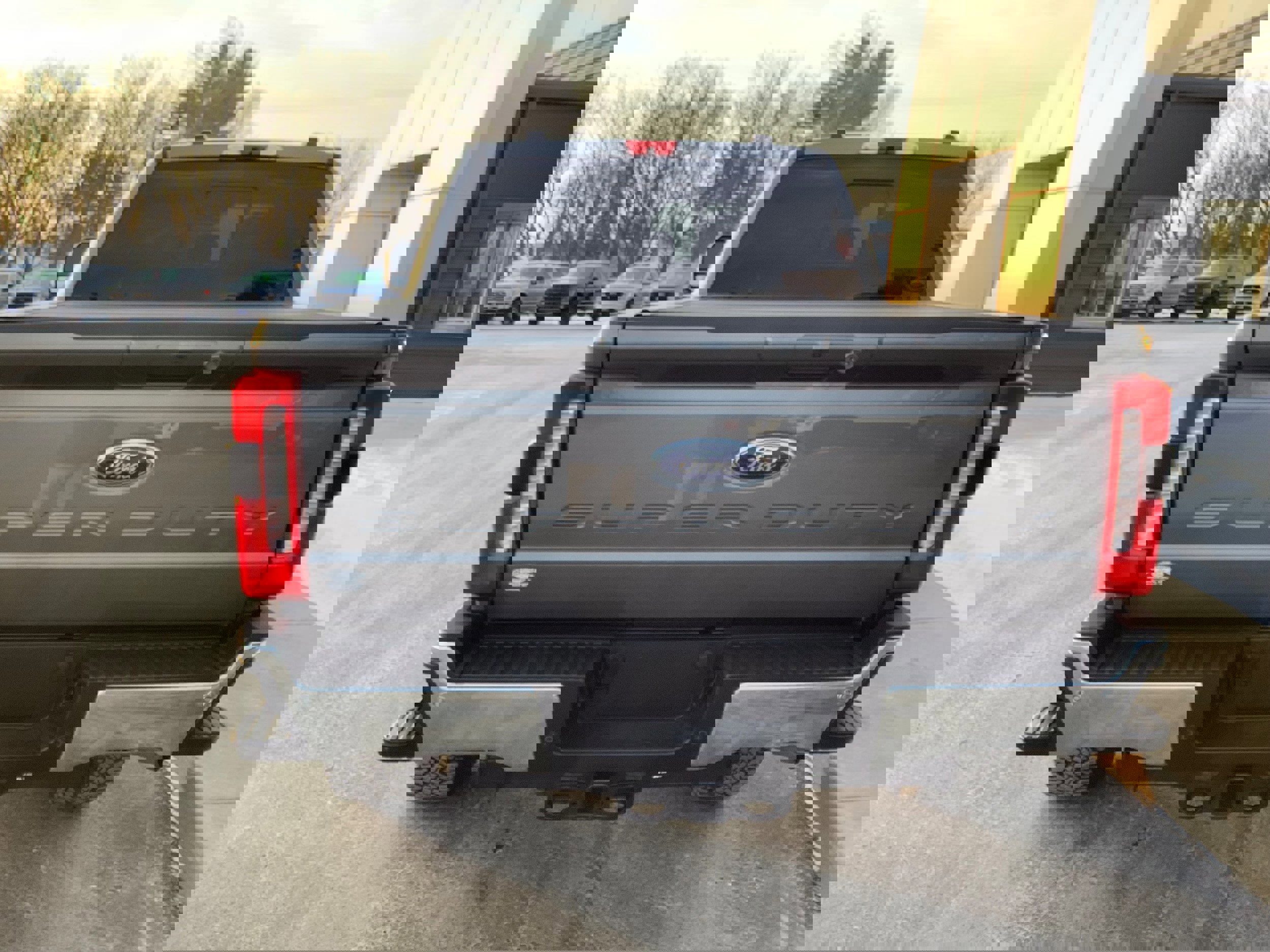 Certified 2023 Ford F250 Lariat w/ Lariat Ultimate Package image 4