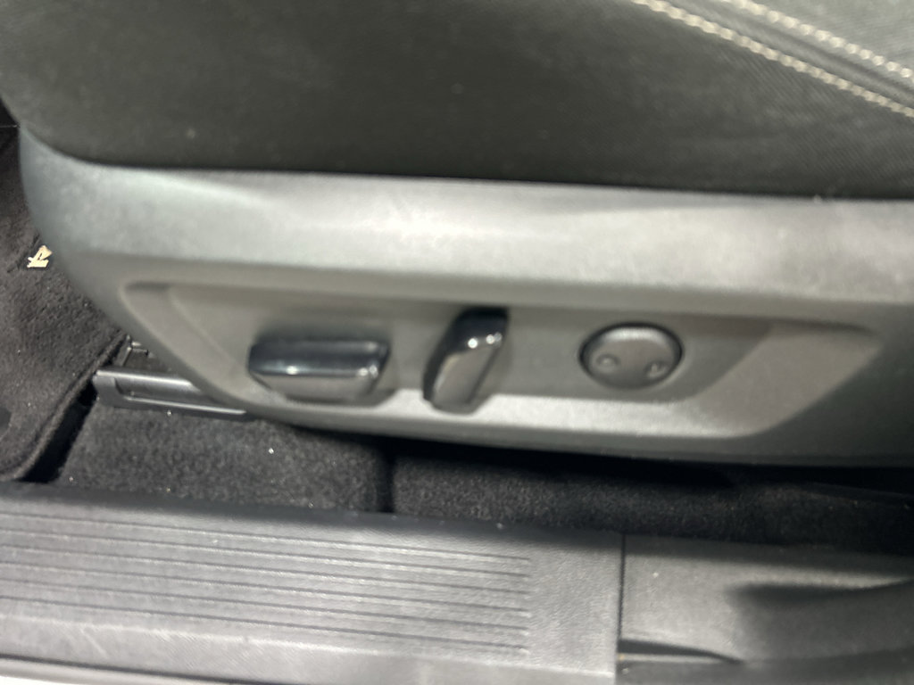 Used 2024 Nissan Rogue S FWD image 11