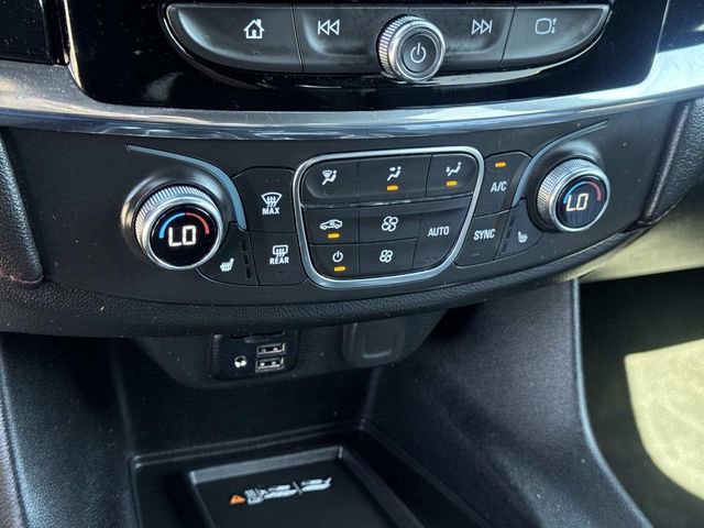 Used 2023 Chevrolet Traverse RS FWD image 17