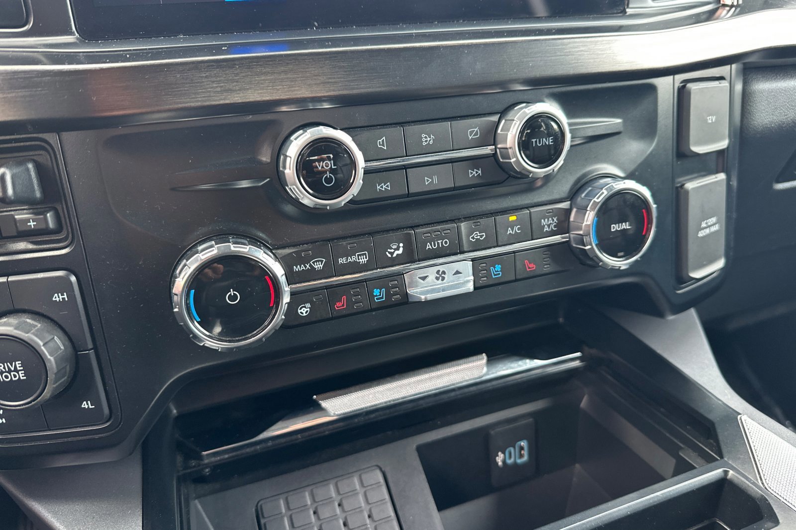 Certified 2023 Ford F250 Lariat w/ FX4 Off-Road Package image 27