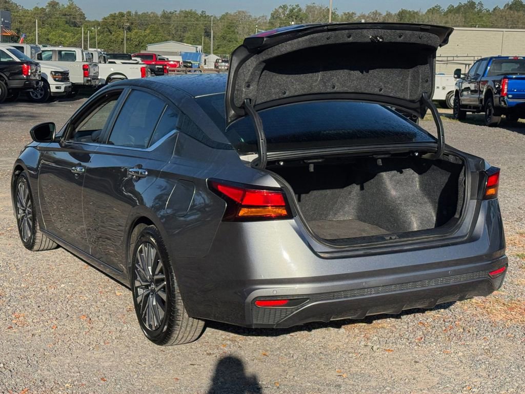 Used 2024 Nissan Altima 2.5 SV image 4