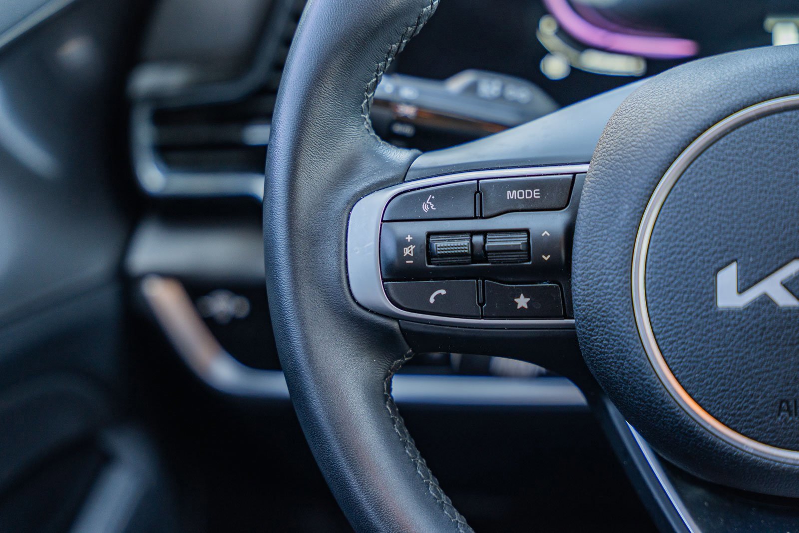 Used 2025 Kia Sportage EX image 25