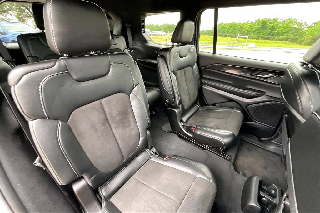 Used 2023 Jeep Grand Cherokee L Laredo AWD/4WD image 21