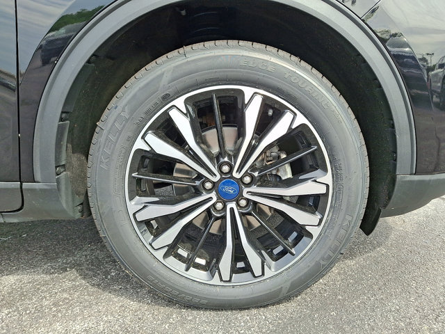 Certified 2022 Ford Escape SEL w/ SEL Stealth AWD Package image 9
