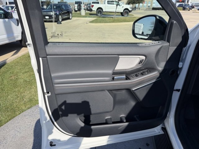 Certified 2025 Ford Expedition Active image 10