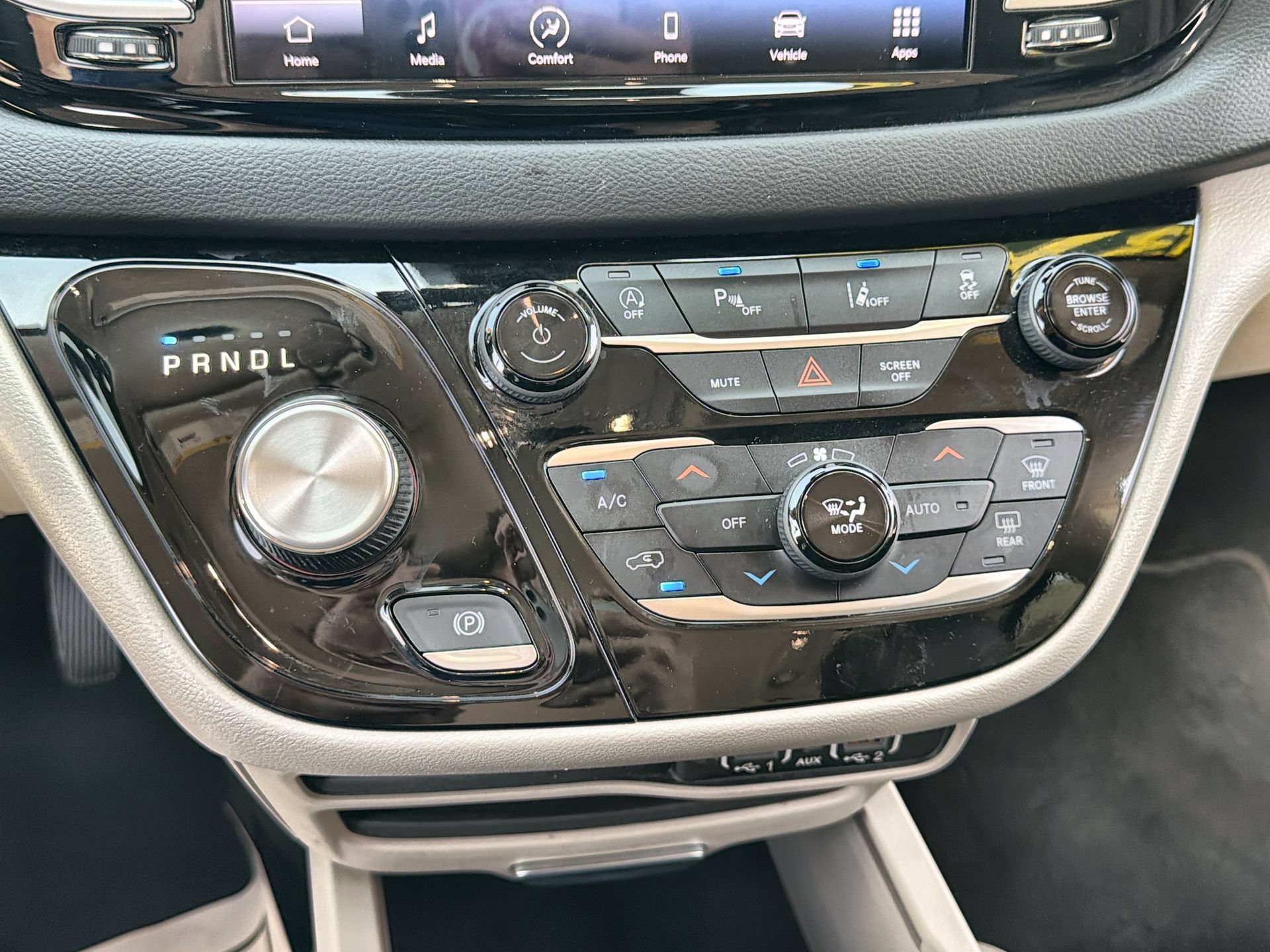 Used 2023 Chrysler Pacifica Touring-L FWD image 18