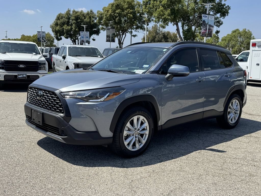 Used 2022 Toyota Corolla Cross LE FWD image 3